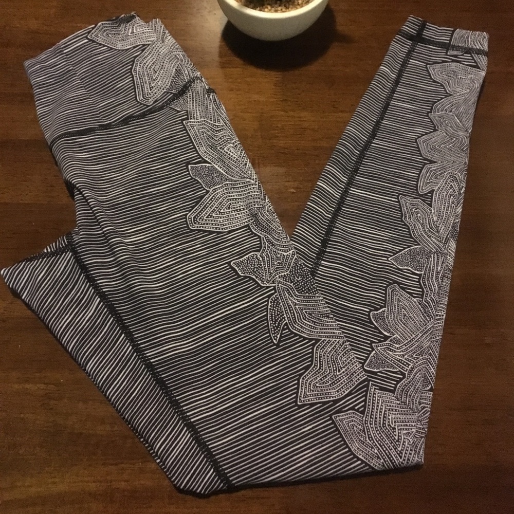 LuLu Lemon Dottie Tribe Legging sz10